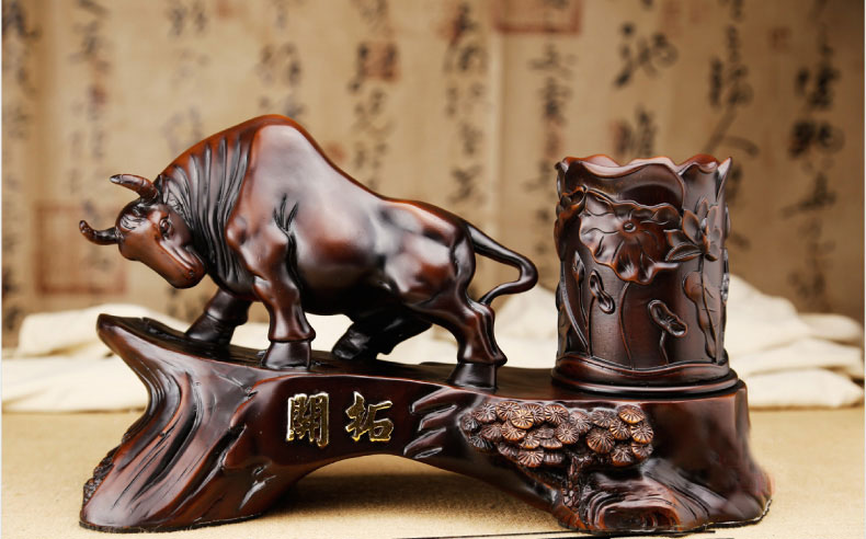 笨拙的勁牛：寓意著百業俱興，財源廣進，蒸蒸如上