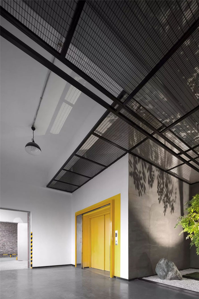 子公司辦公室電梯進(jìn)門(mén)區(qū)裝修設(shè)計(jì)平面圖