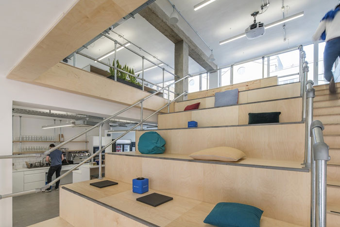 2300平方辦公室樓梯休息區裝修設計效果圖