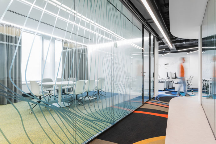 IT公司辦公室辦公區(qū)過道裝修設計效果圖