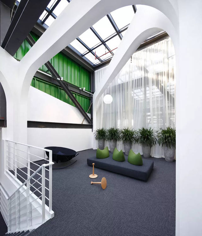 廢舊工廠改造辦公室休息區(qū)裝修設計效果圖