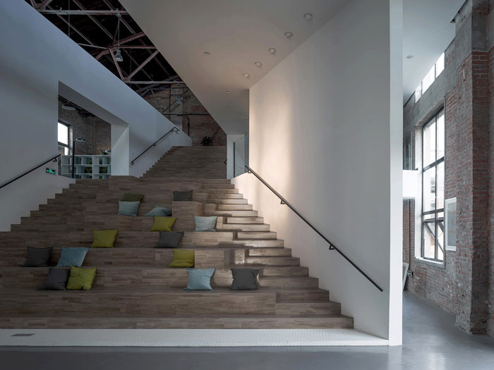 廠(chǎng)房改造辦公室樓梯裝修設(shè)計(jì)效果圖