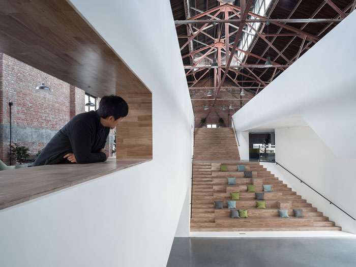 廠(chǎng)房改造辦公室樓梯裝修設(shè)計(jì)效果圖