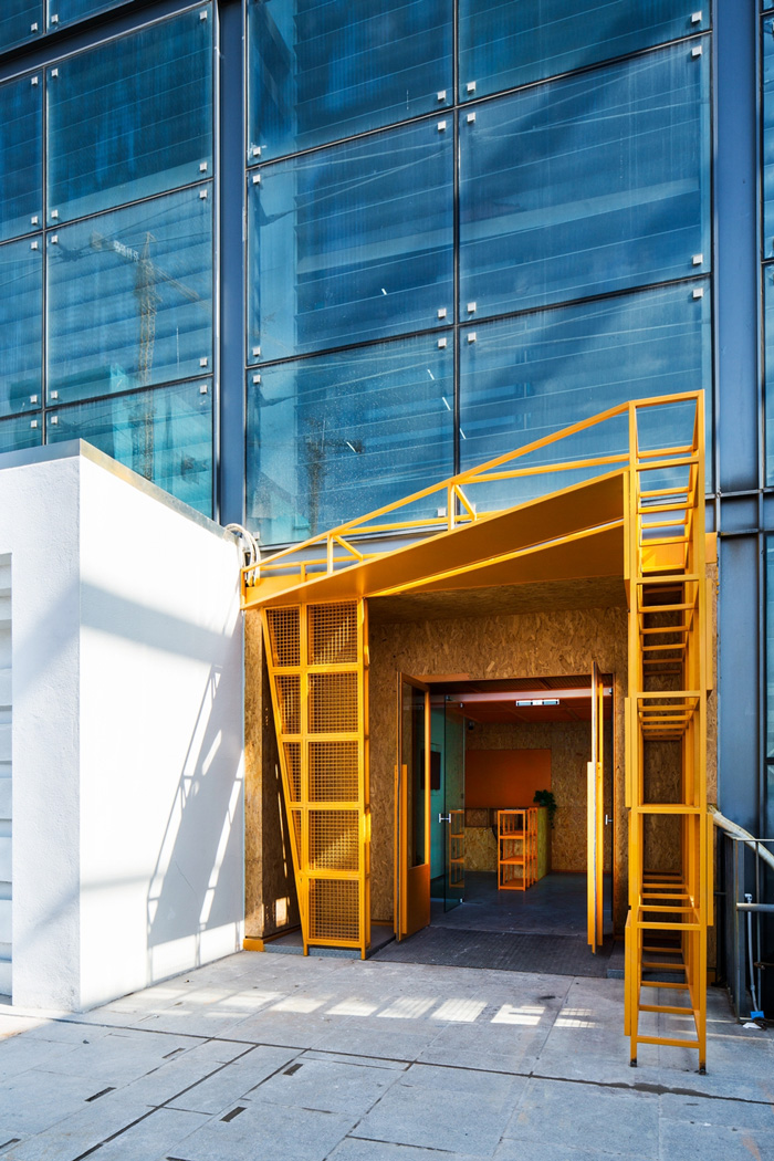 廠家辦公樓進(jìn)門區(qū)裝修設(shè)計(jì)效果圖