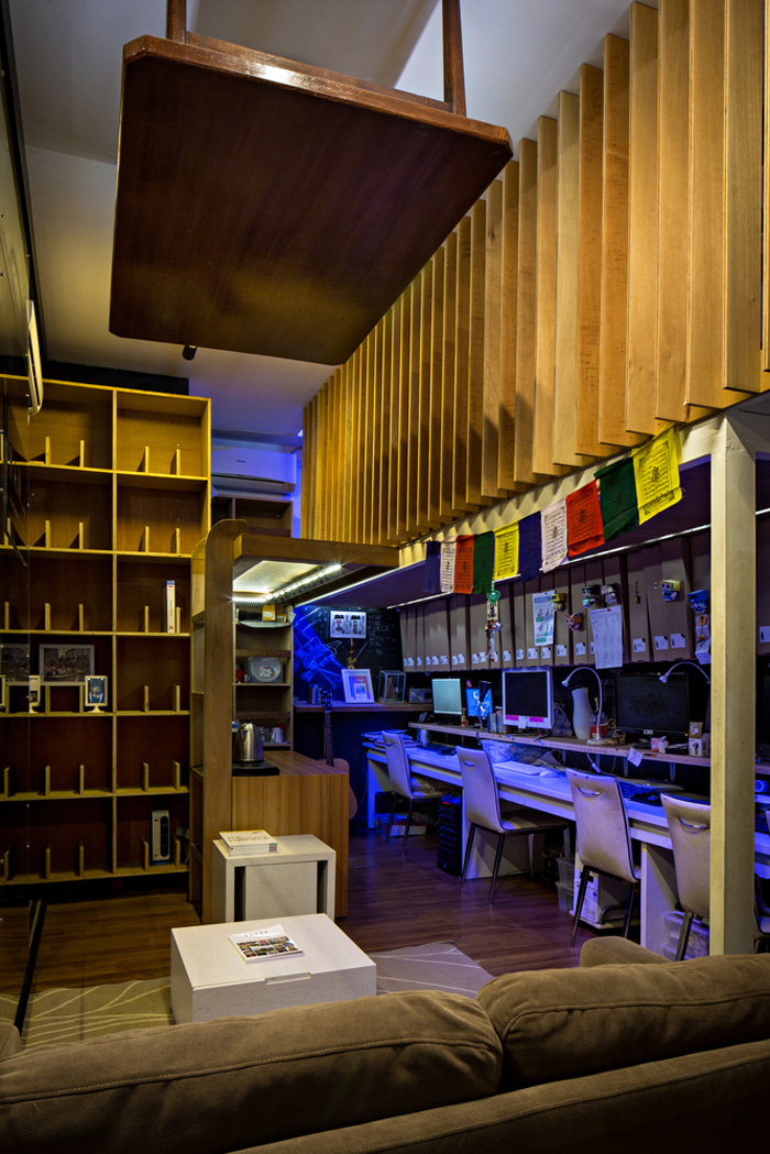 原生態(tài)辦公室進(jìn)門(mén)區(qū)裝修設(shè)計(jì)效果圖