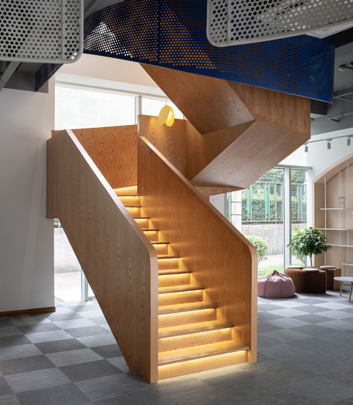 編程培訓機構樓梯裝修設計效果圖