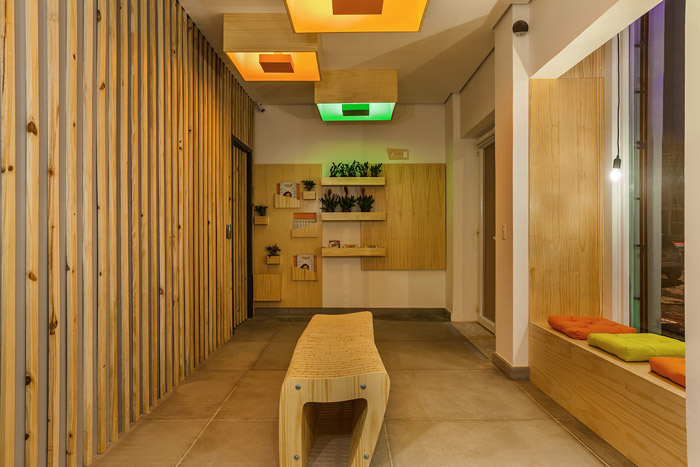 少兒編程培訓(xùn)學(xué)校進(jìn)門(mén)區(qū)裝修設(shè)計(jì)效果圖