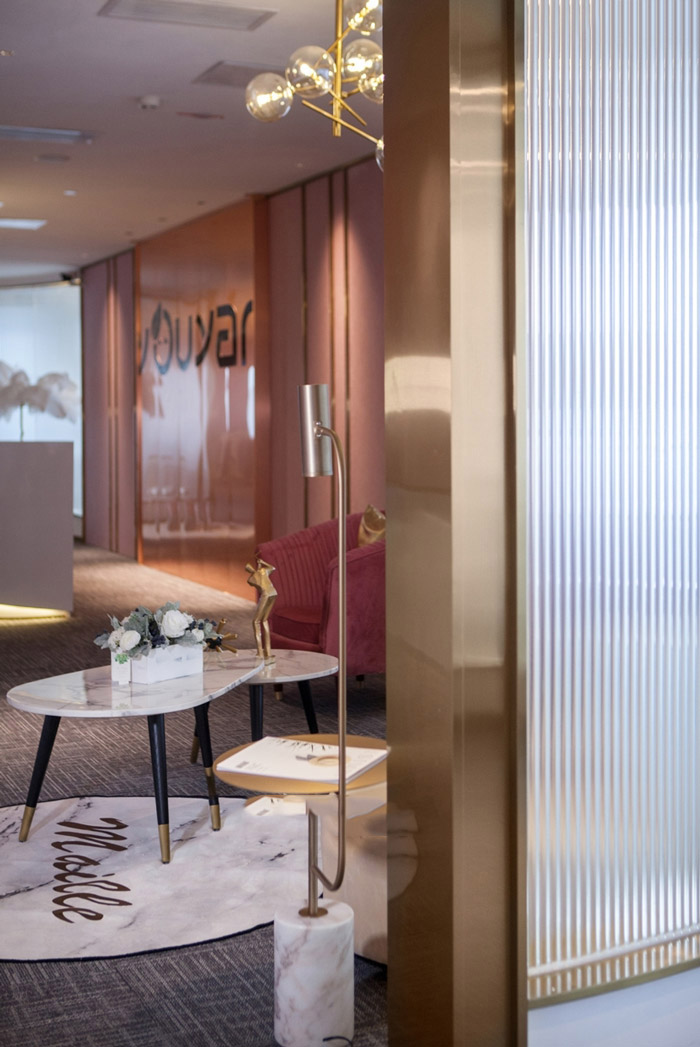 化妝品公司辦公室過(guò)渡區(qū)裝修設(shè)計(jì)效果圖