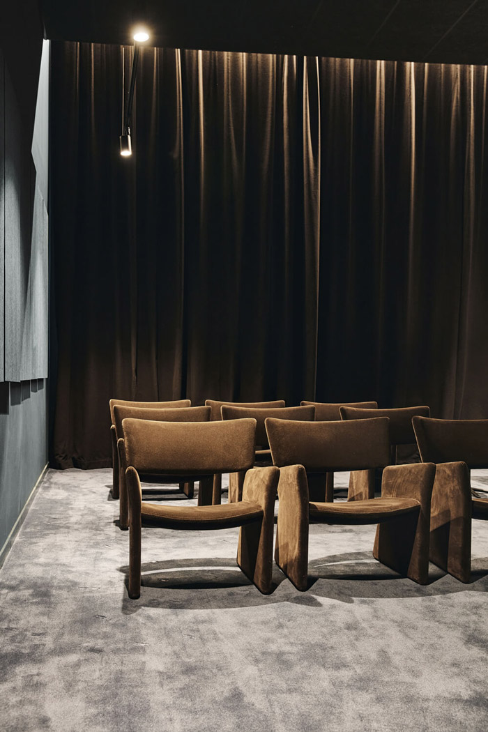 廠房改造辦公空間匯報區裝修設計效果圖