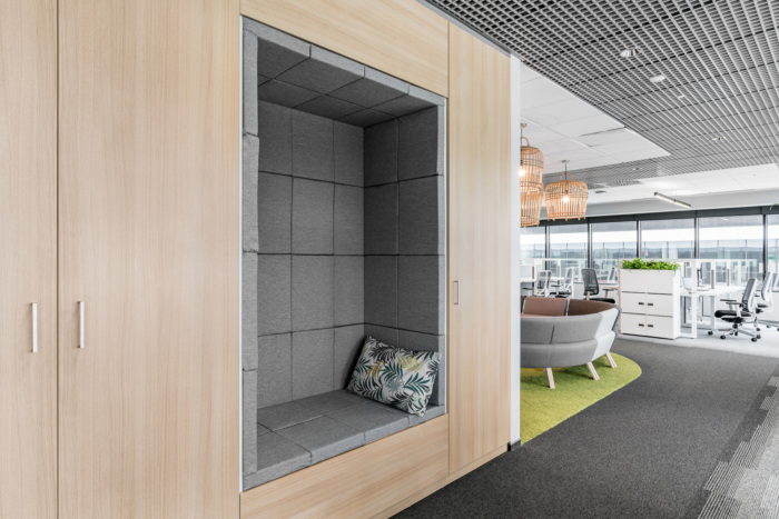 創意辦公空間過道裝修設計效果圖