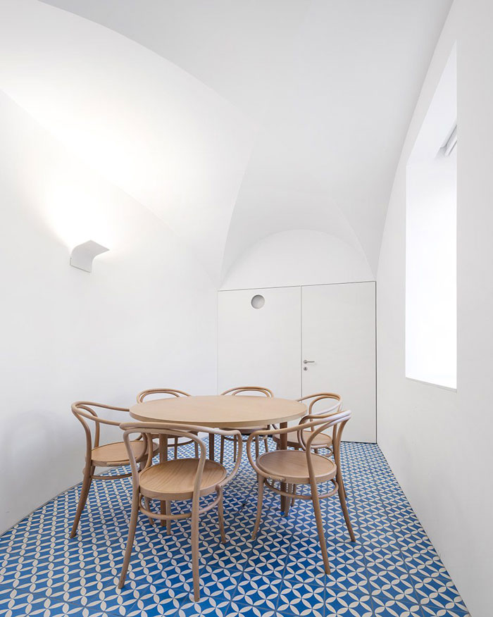 挑高層辦公室會議室裝修設計效果圖